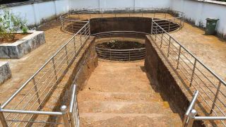 Manikinar - Mamangam Monument