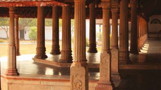 Carved granite pillar at Kuthiramalika